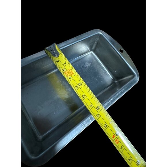 3-Piece Bakeware Set: Heart Round & Loaf Cake Pan. 2 tins 1 plastic . Baking - Picture 3 of 12